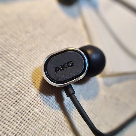 AKG - N28 原裝 HiFi入耳式耳機帶有線控及麥克風
